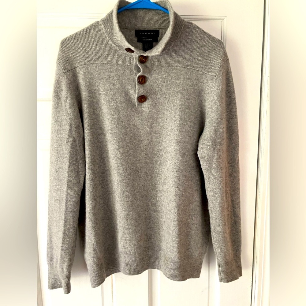 100% Cashmere Men’s Tahari Sweater size XL Gray see sizes in description’s.